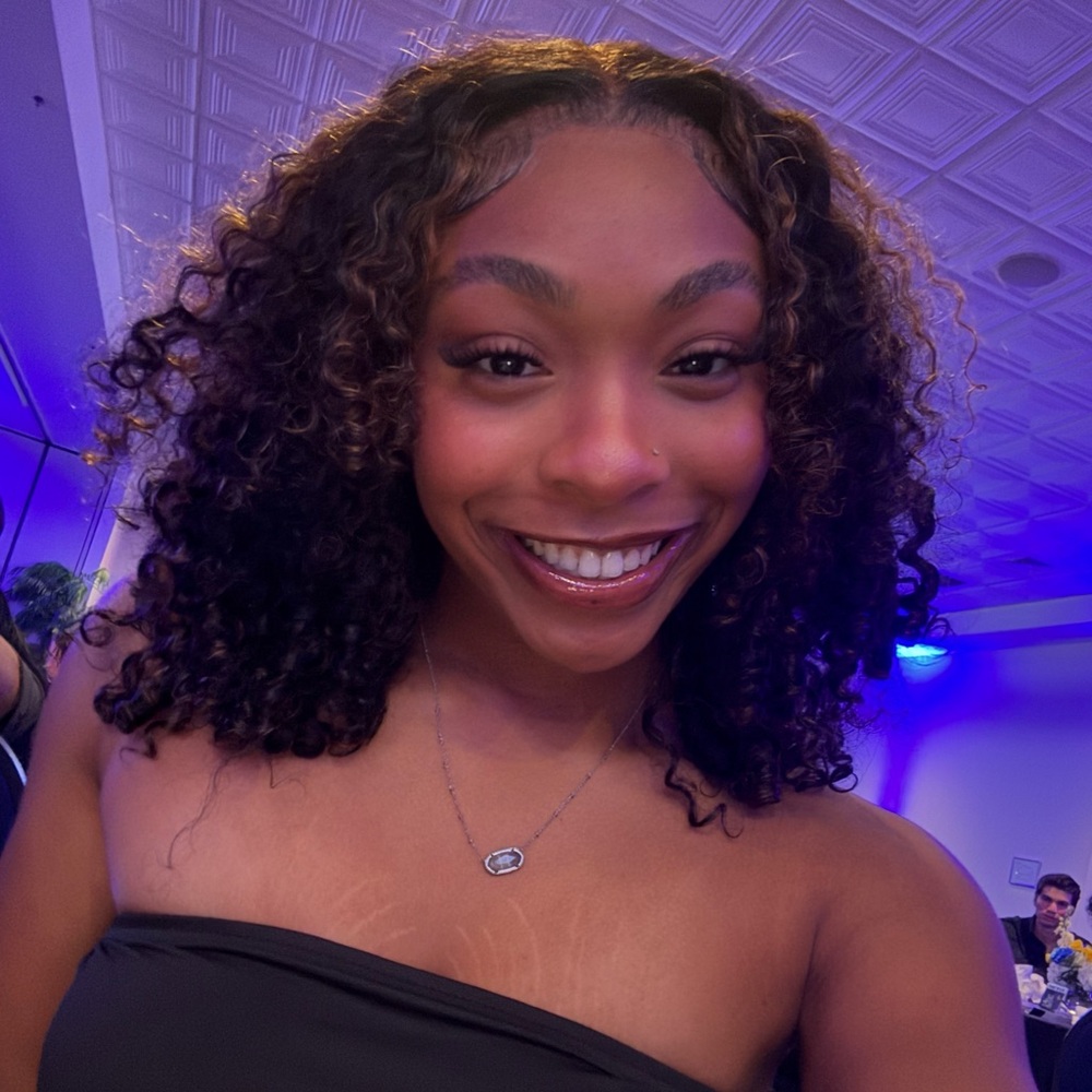 Meet your Posher, Ava